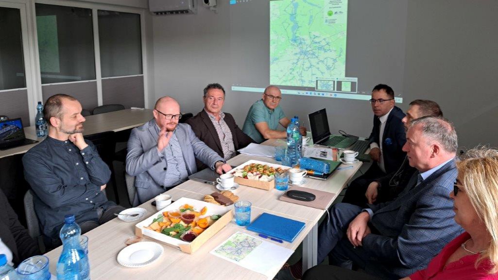 Młodzieżowi radni z Chojnic dyskutowali ze specjalistami o transporcie publicznym w mieście i gminie