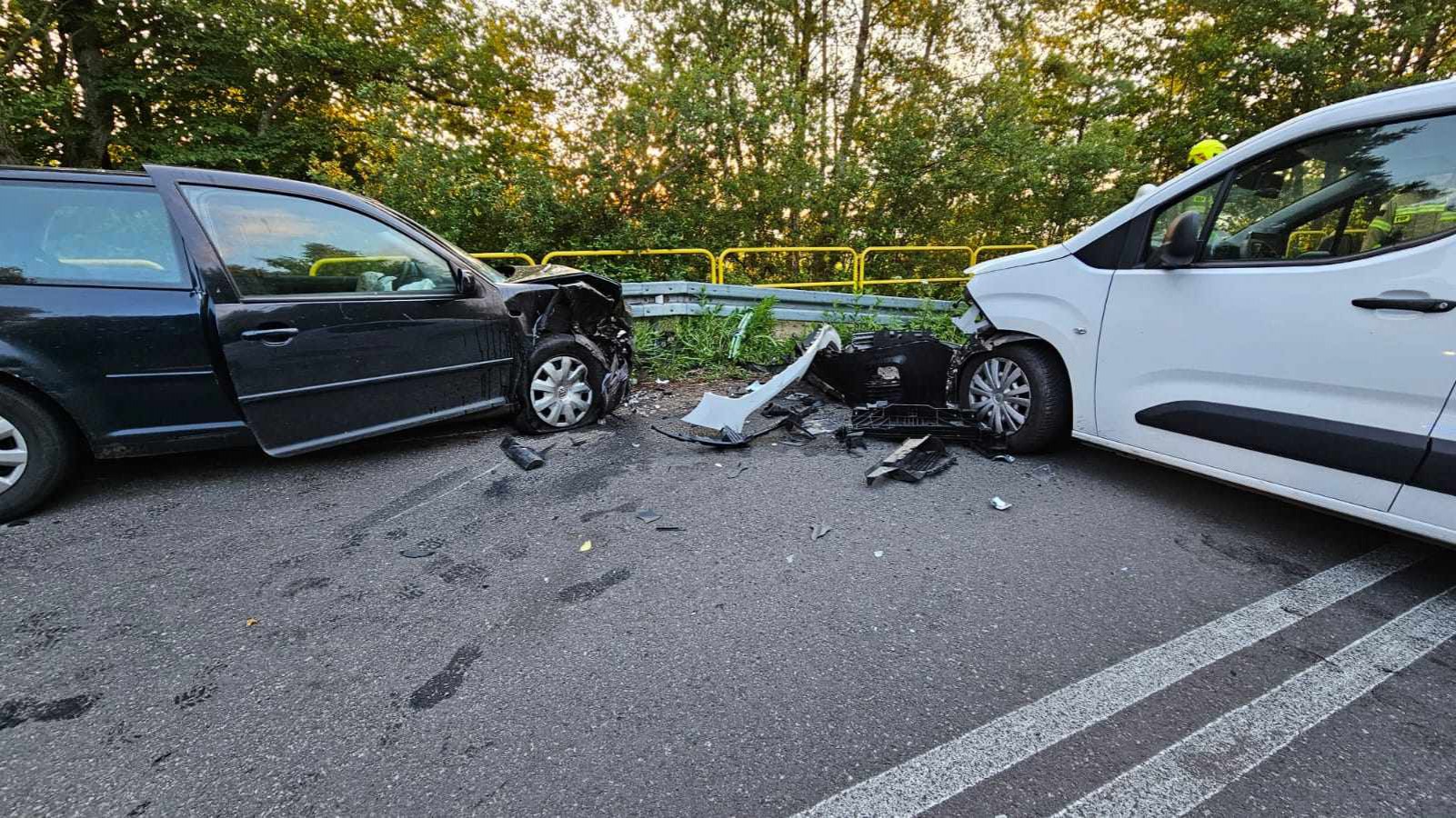 Zderzenie dw&oacute;ch aut na drodze powiatowej w okolicach Bachorza w gminie Chojnice