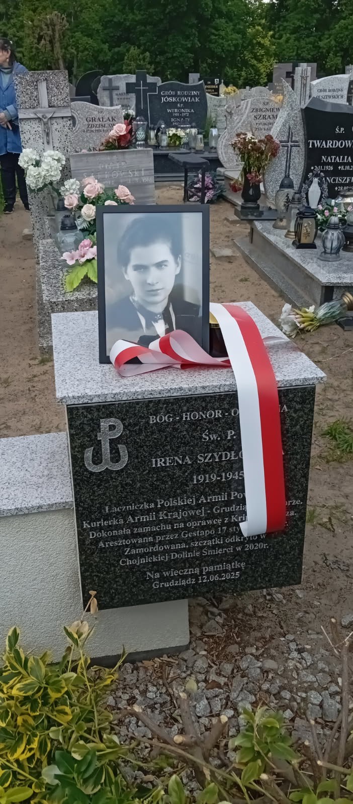 W Grudziądzu upamiętniono Irenę Szydłowską. Łączniczka AK była jedną z ofiar zagłady w chojnickiej Dolinie Śmierci (FOTO)