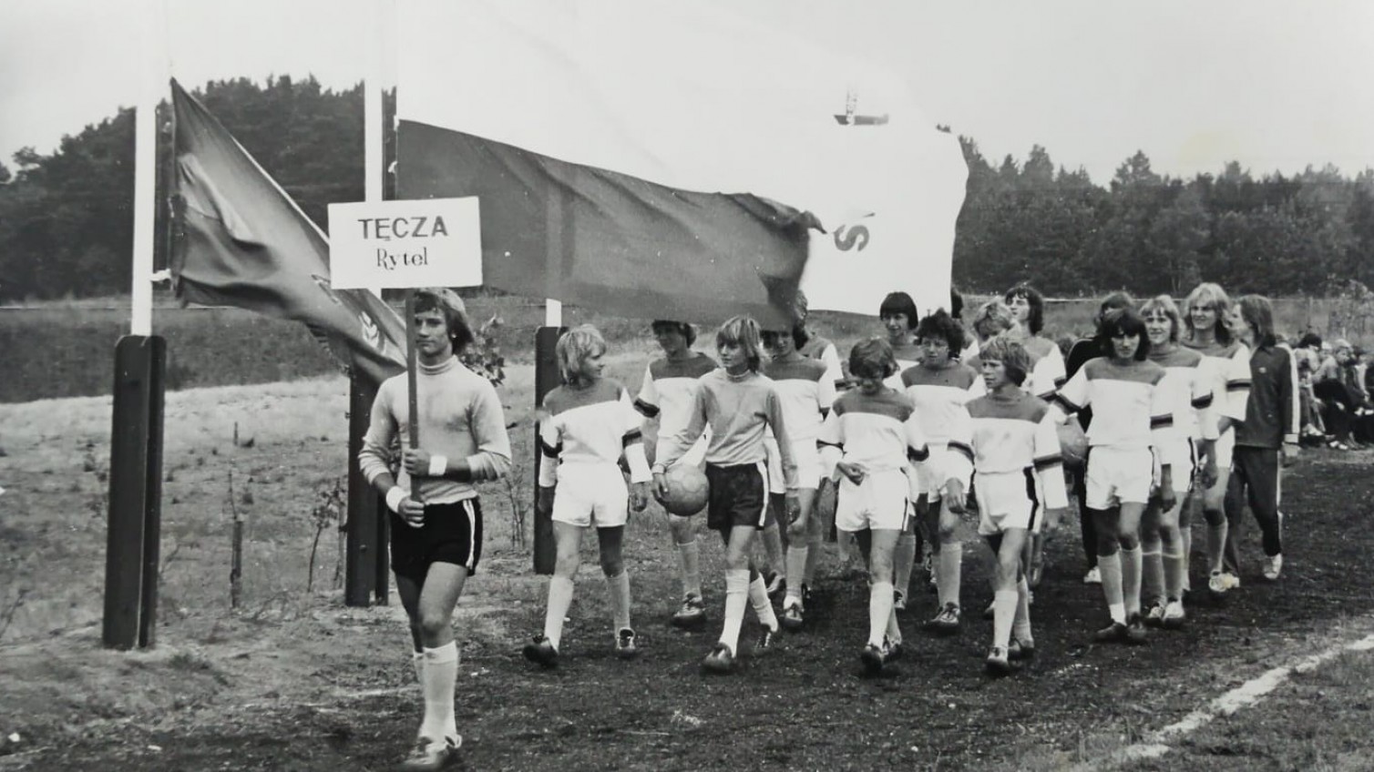 Pięć dekad temu wygrali Puchar "Świata Młodych". Piłkarze Tęczy Rytel spotkali się po 50 latach. Było też o lidze koszyk&oacute;wki w Człuchowie (FOTO)