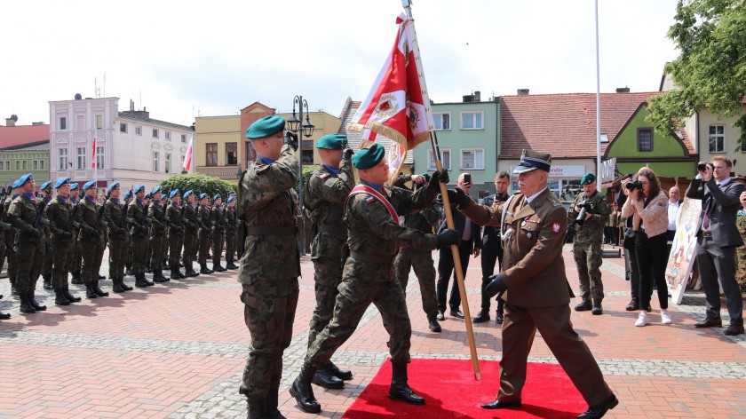 11 Wojskowy Oddział Gospodarczy w Bydgoszczy z imieniem &acuteZiemi Tucholskiej´ i sztandarem