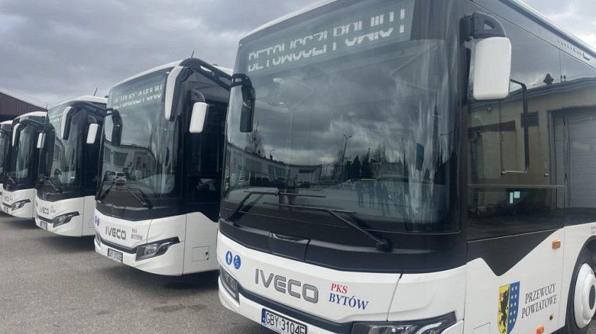 Lada moment na drogi powiatu bytowskiego wyjedzie kolejnych pięć nowoczesnych, ekologicznych autobusów