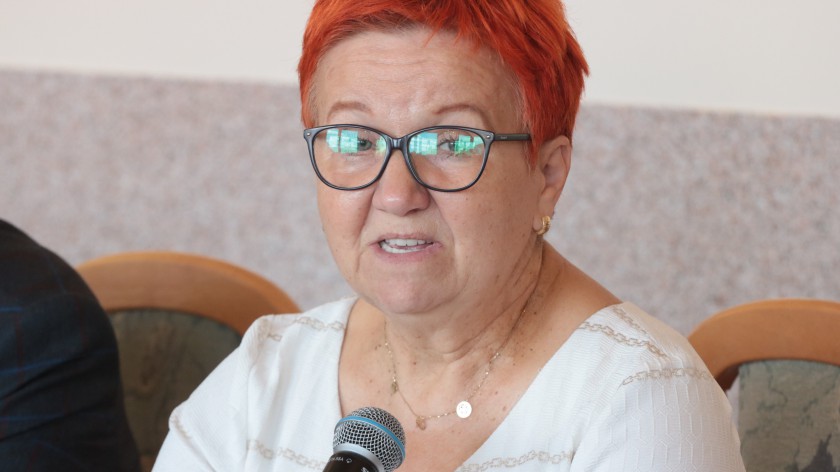 Była skarbnik gminy Rzeczenica Małgorzata Hnat odznaczona Złotym Medalem za Długoletnią Służbę