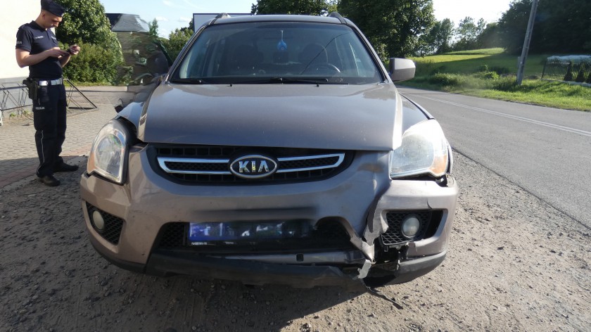 Kia zderzyła się w volkswagenem. Poszkodowana została jedna osoba