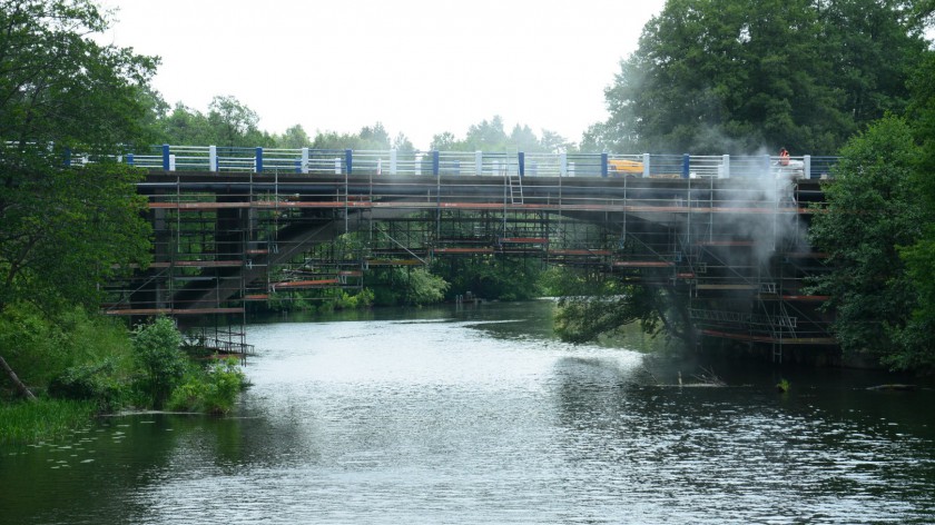 Prace na moście w Męcikale, w gminie Brusy przebiegają zgodnie z harmonogramem FOTO