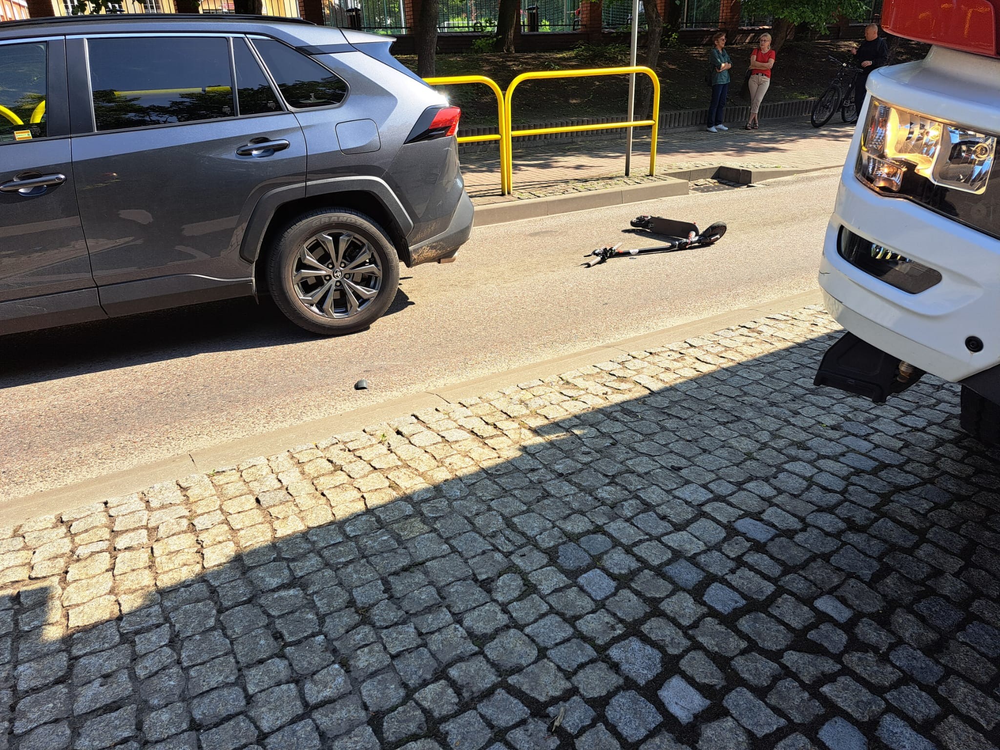 Potrącenie na ulicy Sukienników w Chojnicach. Poszkodowana jest znowu osoba poruszająca się na hulajnodze