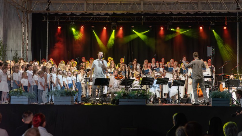 Koncert Uwielbienia Ponad Fale w Brusach FOTOGALERIA