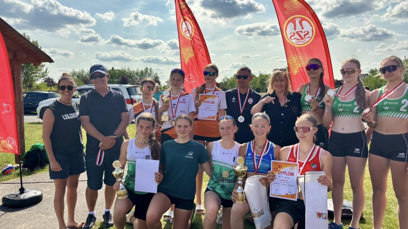 Siatkarki plażowe ze Szkoły Podstawowej Sportowej w Człuchowie otarły się o medal mistrzostw Polski