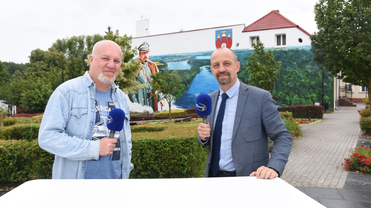 Weekend na Krajnie. Mobilne studio Weekend FM stanęło na rynku w Więcborku (ROZMOWA)