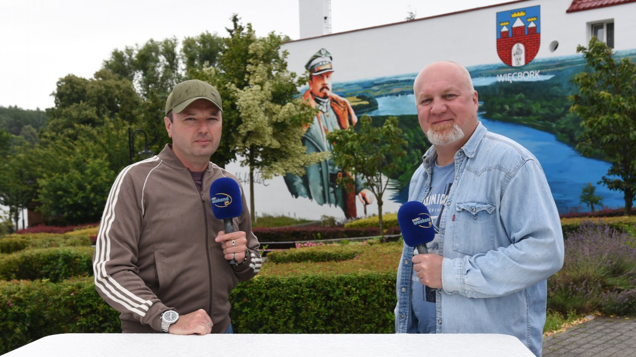 Weekend na Krajnie. Mobilne studio Weekend FM stanęło na rynku w Więcborku (ROZMOWA)