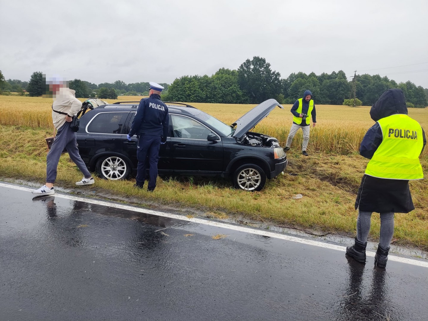 Sępoleńska policja ma wstępne ustalenia okoliczności wypadku w Zamartem. Doszło do niego w piątek (11.07.) przed południem