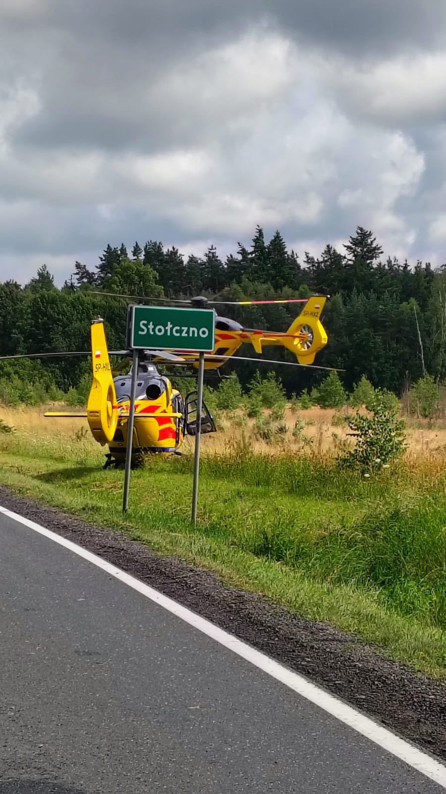 Tragiczny wypadek na DK 25 w Stołcznie w gminie Człuch&oacute;w. Nie żyje jedna osoba, pięć jest rannych (AKTUALIZACJA, FOTO)