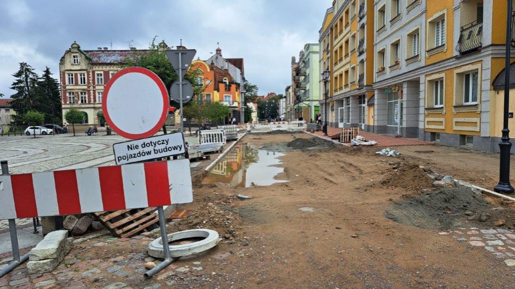 Miał być gotowy przed wakacjami, a będzie w sierpniu. Finiszuje przebudowa człuchowskiego deptaka