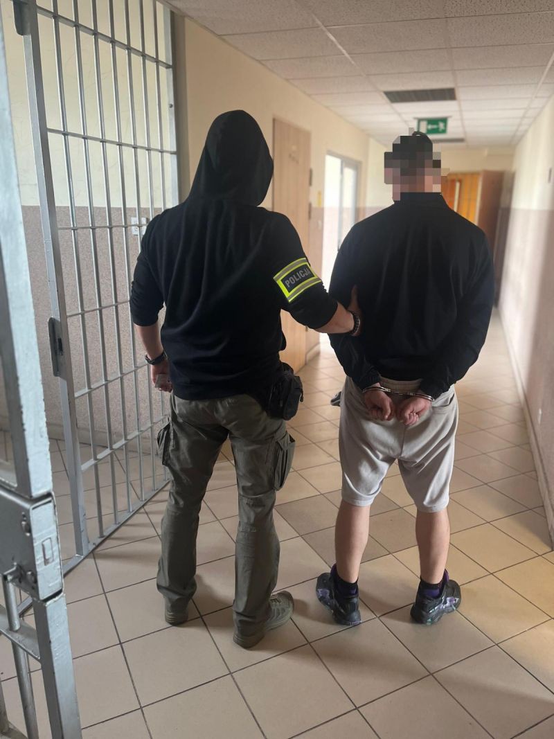 Ponad 680 gram&oacute;w narkotyk&oacute;w w garażu mieszkańca Człuchowa. Mężczyzna usłyszał zarzuty i trafił do aresztu