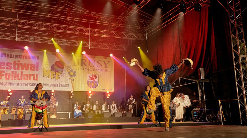16 zespołów, 8 państw, prawie 700 artystów. Międzynarodowy Festiwal Folkloru Kaszubskie Spotkania z Folklorem Świata za nami FOTO