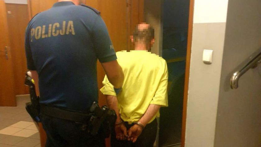 Podejrzanego m.in. o znęcanie się nad żoną zatrzymali policjanci z posterunku w Brusach
