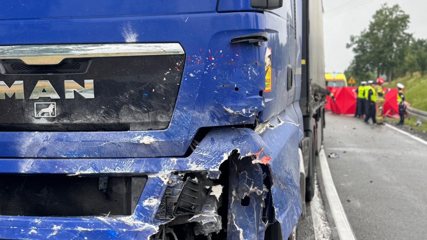 Wypadek w miejscowości Mokrzyn w gminie Bytów. Nie żyje 55-letnia kobieta FOTO, AKTUALIZACJA