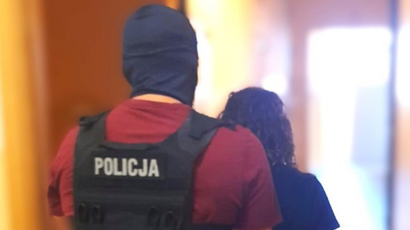 Groził śmiercią, posiadał broń i narkotyki. 35-latka szukali policjanci z Kościerzyny i kontrterroryści z Gdańska
