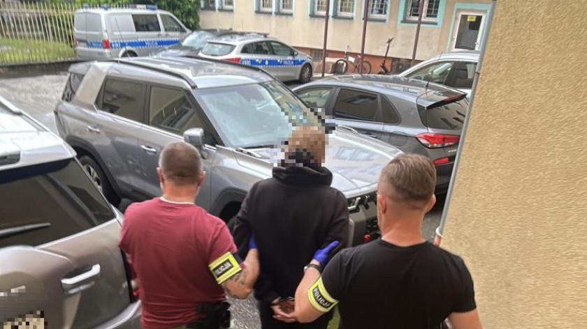 Kradli w chojnickich sklepach, atakowali ochronę. Dwaj mężczyźni zatrzymani za podobne przestępstwa