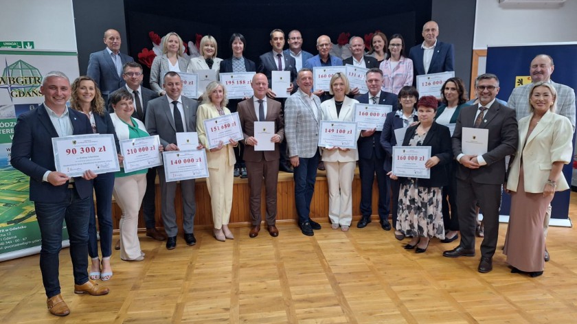 Włodarze z regionu podpisali w Rzeczenicy umowy na remont tras do gruntów rolnych. Na grant załapało się 12 gmin