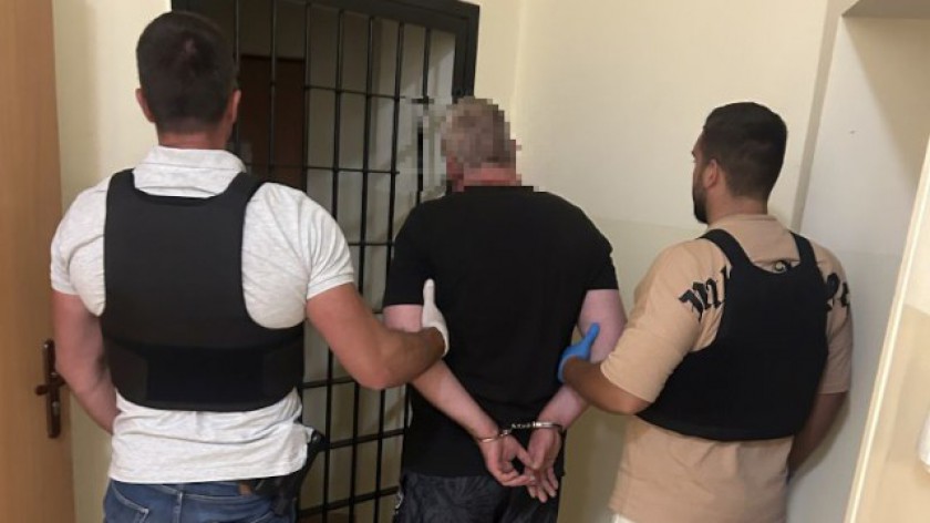 Obrażał obcokrajowców i wyciągnął przedmiot przypominający broń. Mieszkaniec Chojnic został zatrzymany WIDEO