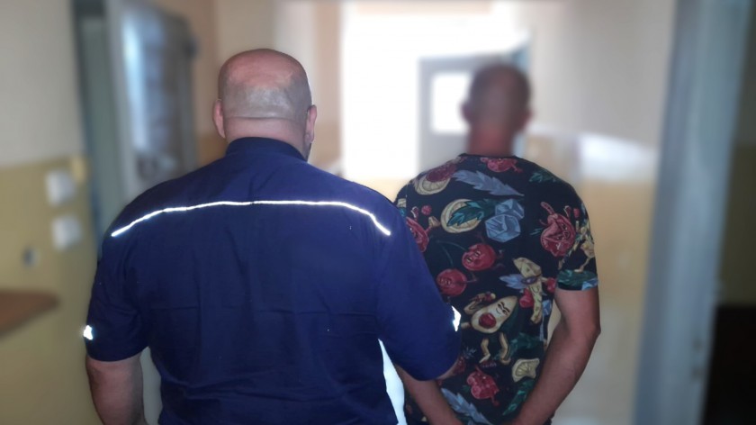 31-latek z powiatu chojnickiego zatrzymany w Raduniu, w powiecie kościerskim. Trafił do policyjnego aresztu