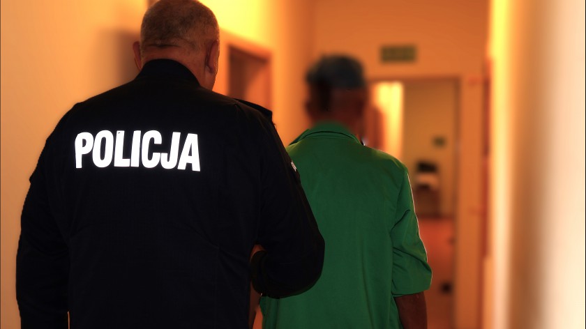 Pobił swoją siostrę i groził jej śmiercią. Policja w Kościerzynie zatrzymała agresywnego 57-latka