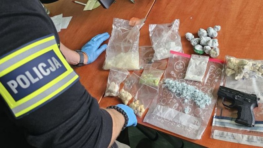 Ponad 680 gramów narkotyków w garażu mieszkańca Człuchowa. Mężczyzna usłyszał zarzuty i trafił do aresztu