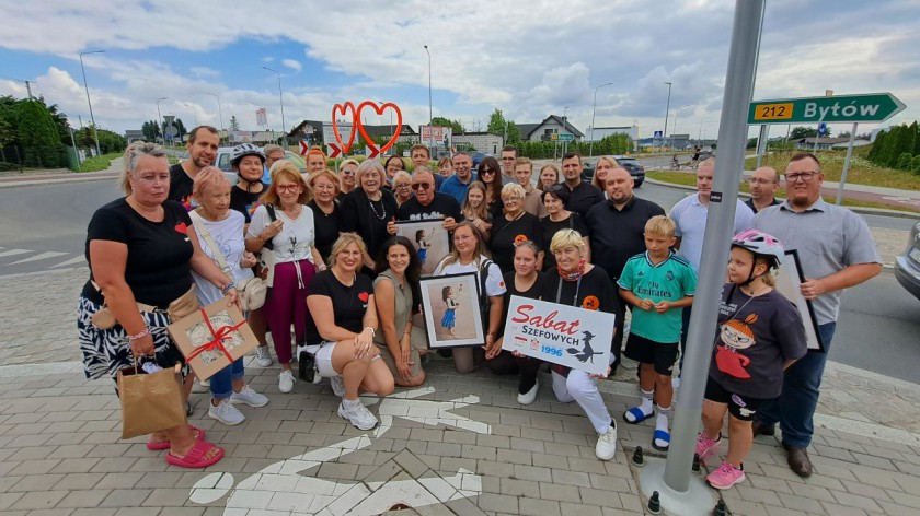 Jurek Owsiak z przyjaciółmi symbolicznie otworzył rondo Wielkiej Orkiestry Świątecznej Pomocy w Chojnicach FOTO