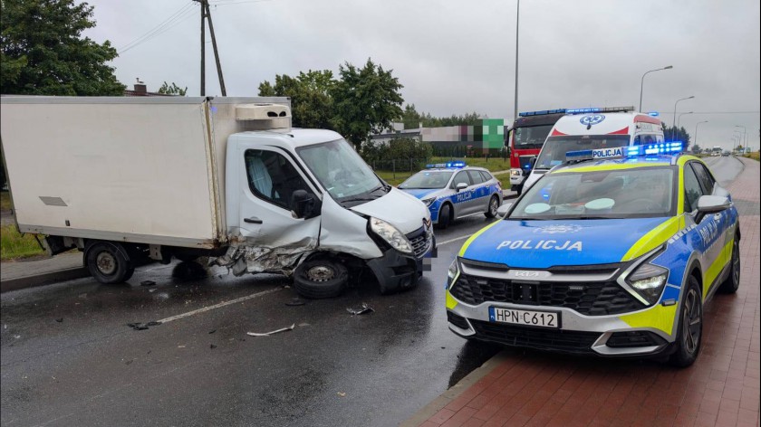 Zdarzenie drogowe w Pawłowie, w gminie Chojnice. Zderzyły się samochód osobowy i dostawczy