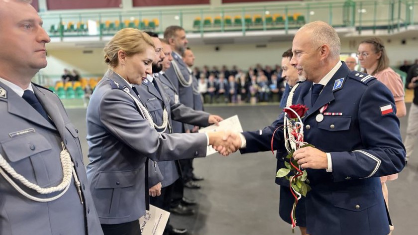 Były awanse, nagrody i odznaczenia. Swoje święto uczciła Policja w Kościerzynie FOTO
