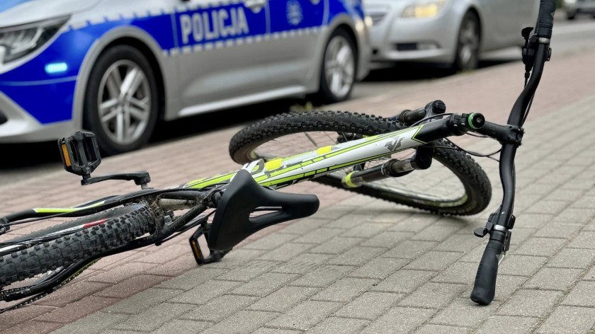 Potrącenie 14-letniego rowerzysty na przejeździe dla rowerów w Bytowie. Chłopiec trafił do szpitala