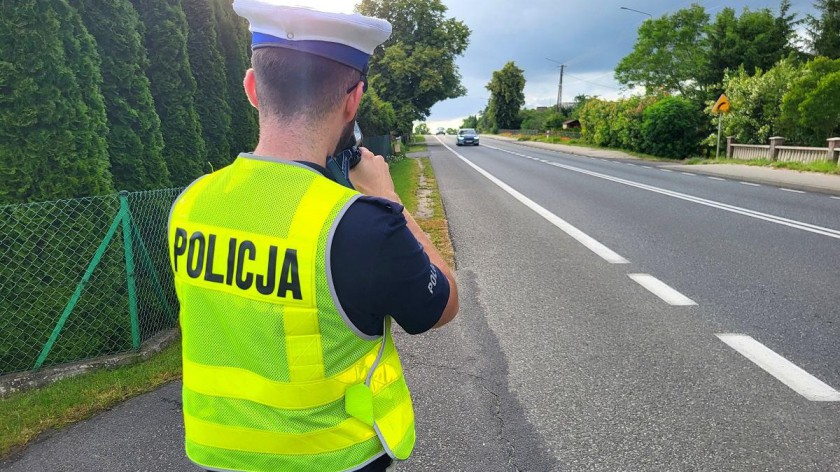 Rażące przekroczenie prędkości w podtucholskim Żalnie. Kierowca stracił prawo jazdy na 3 miesiące