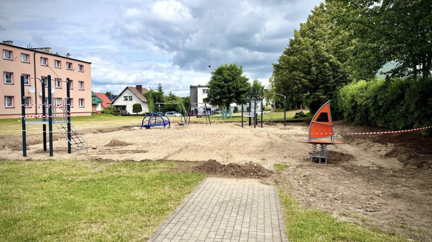 Ruszyła modernizacja placu zabaw przy ulicy Tomasza Rogali w Kościerzynie. Mam nadzieję, że dzieciaki będą zadowolone