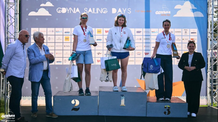 Hanna Rogowska i Wojciech Bortkiewicz na podium. ChKŻ z medalami podczas Mistrzostw Polski w Sprintach w klasach ILCA 4 i ILCA 6