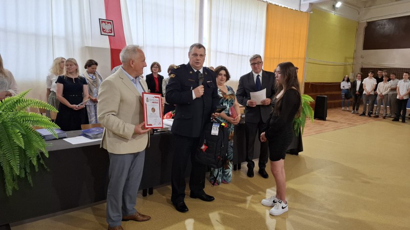 Martyna Stępień z Sępólna Krajeńskiego została uhonorowana medalem za ratowanie życia Juvenis forti