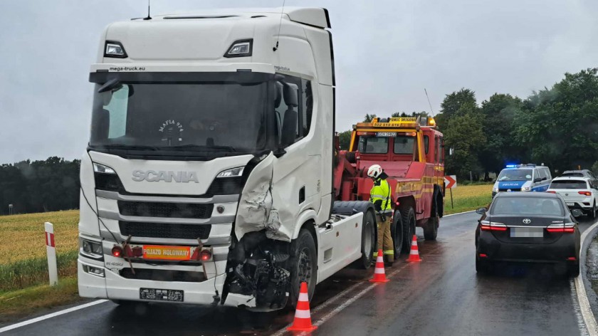 Wypadek na drodze krajowej nr 25 w Zamartem, w gminie Kamień Krajeński