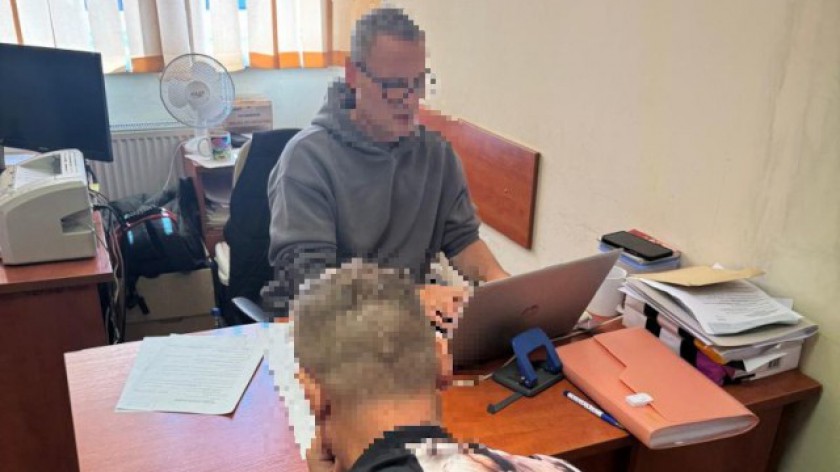 Uszkodził drzwi wejściowe i okradł sklep w Czersku. Przyśniło mu się, że ma zgłosić się na policję
