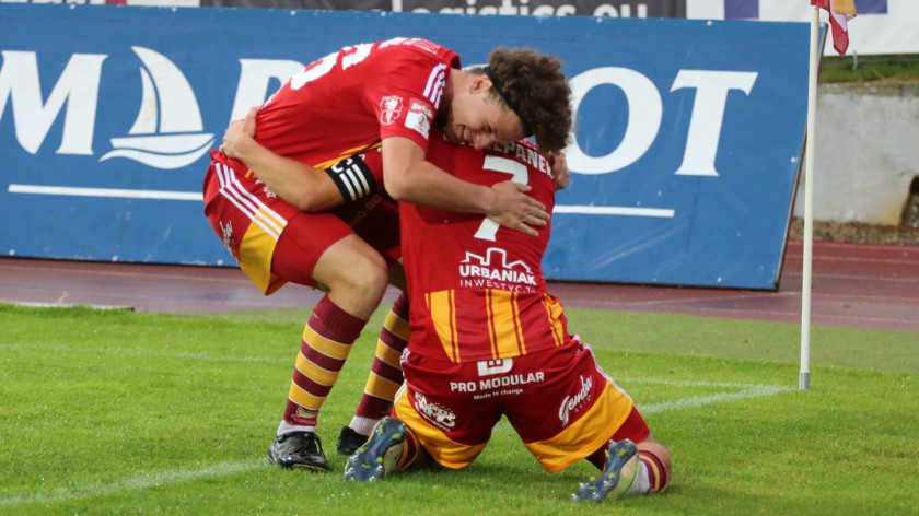 Chojniczanka wygrała pierwszy mecz w nowym sezonie. Pokonała na własnym stadionie Wartę Poznań 21 RELACJA, FOTO