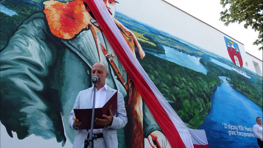 W Więcborku oficjalnie odsłonięto mural poświęcony rocznicy powrotu miasta do Ojczyzny FOTO