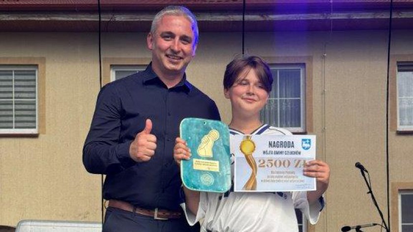 Sportowcy i wokalista nagrodzeni przez wójta gminy Człuchów FOTO