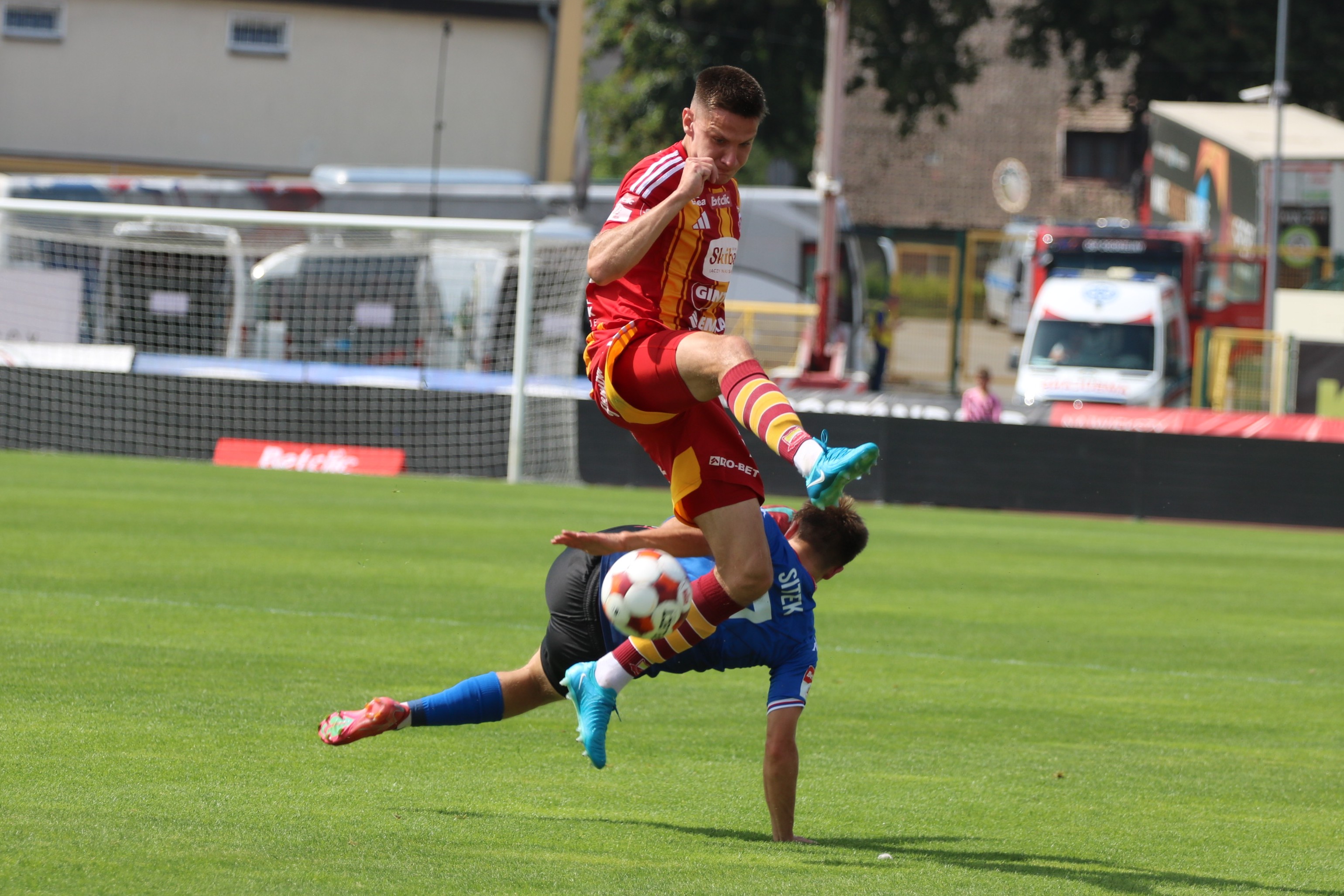 Mecz z podtekstami. Chojniczanka gra na własnym stadionie z Podbeskidziem Bielsko-Biała (RELACJA)