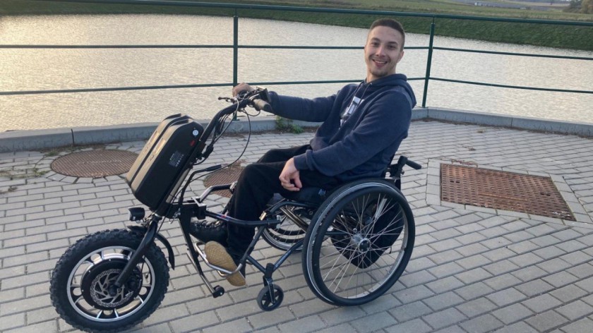 23-letni Piotr Dyląg z Chojnic zbiera pieniądze na zakup nowego wózka