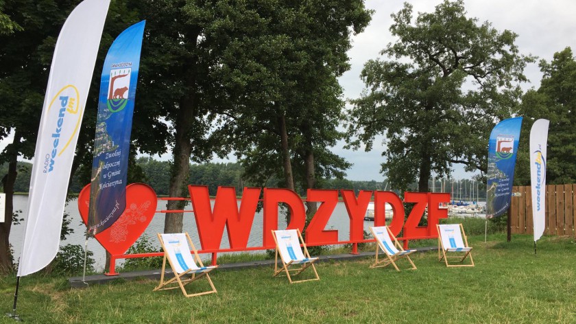Weekend we Wdzydzach. Mobilne studio Weekend FM gościło nad kompleksem jezior wdzydzkich FOTO, ROZMOWY