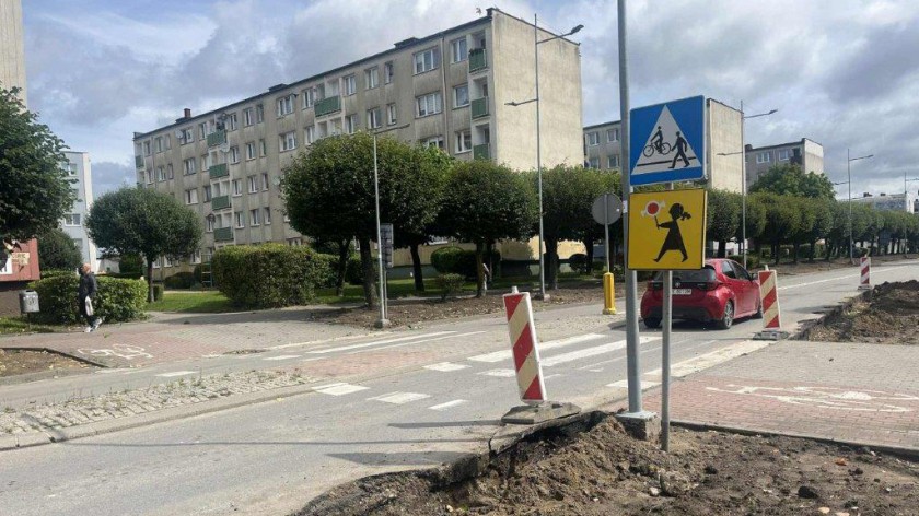Roboty na ulicy Skłodowskiej w Kościerzynie nabierają tempa. Nie możemy doprowadzić do tego, żeby popękała nam podbudowa