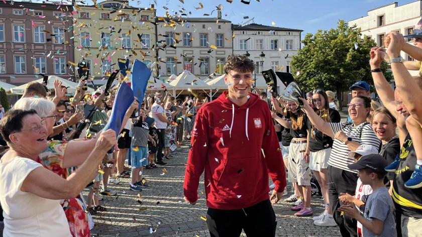 Kościerzyna przywitała rekordzistę świata The World Games 2025 Szymona Kropidłowskiego FOTO