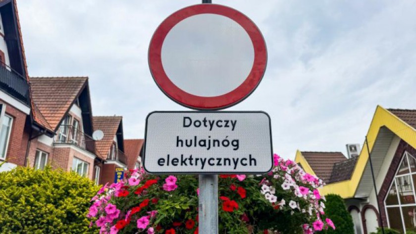 Zakaz wjazdu hulajnogom elektrycznym na Plac Ostrowskiego w Czersku 