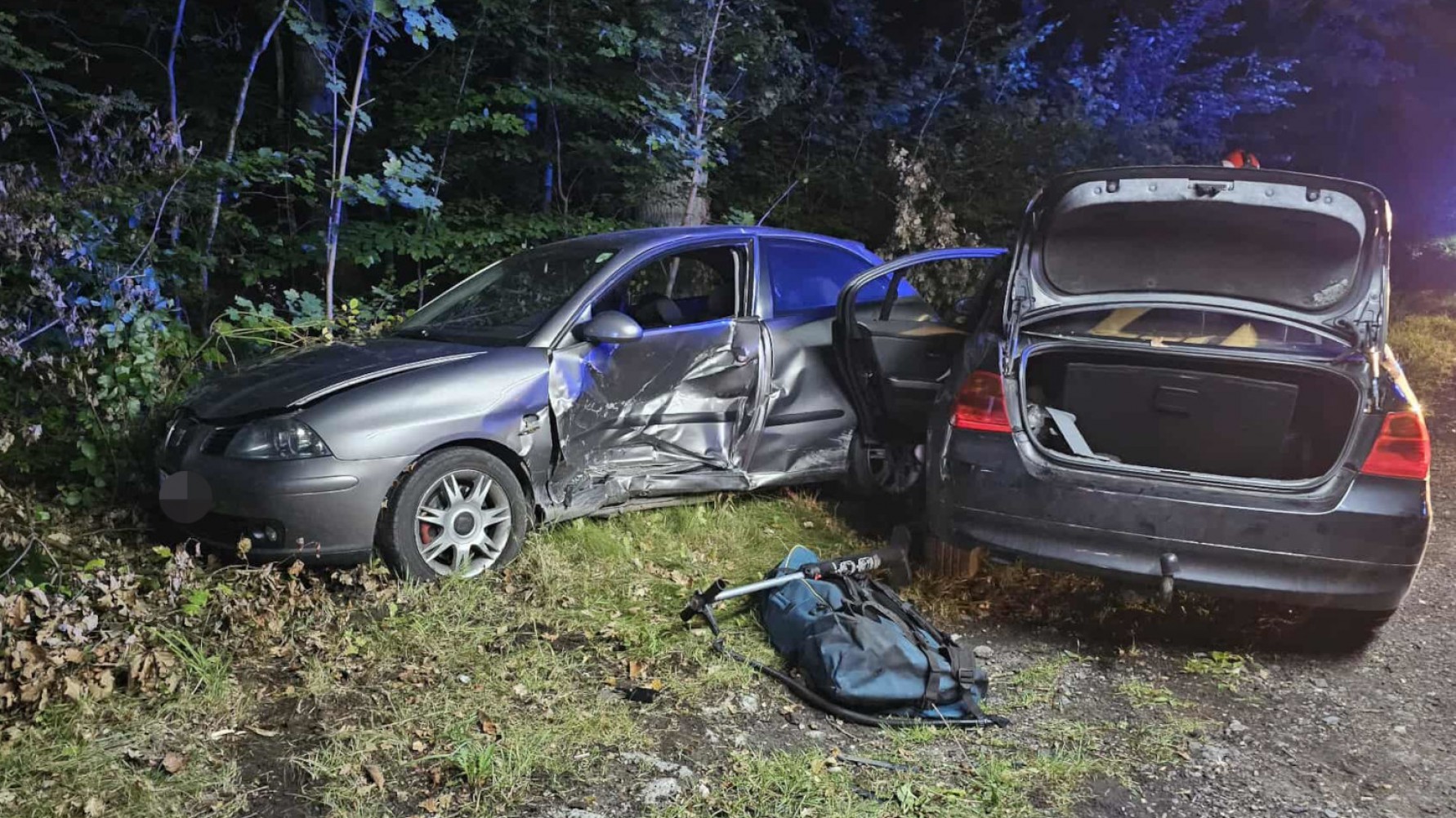 Zderzenie dw&oacute;ch pojazd&oacute;w na drodze wojew&oacute;dzkiej 212. Kierowca jednego z aut oddalił się z miejsca zdarzenia