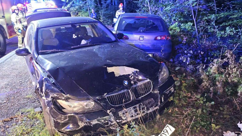 Zderzenie dwóch pojazdów na drodze wojewódzkiej 212. Kierowca jednego z aut oddalił się z miejsca zdarzenia