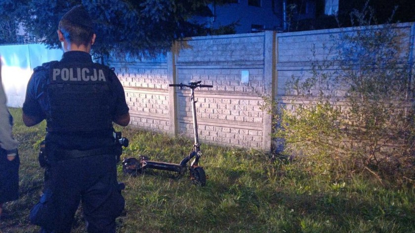 Wypadek w Czersku. Dwie nastolatki przewróciły się jadąc wspólnie na hulajnodze elektrycznej